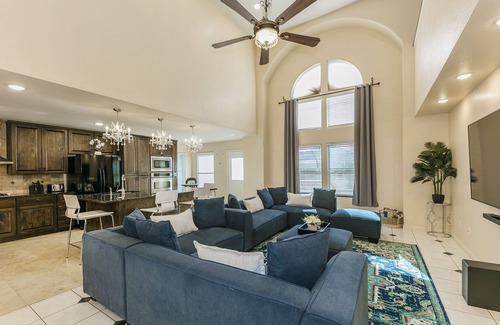 Round Rock House | Beautiful and Very Spacious house 6 bed/3.5 baths