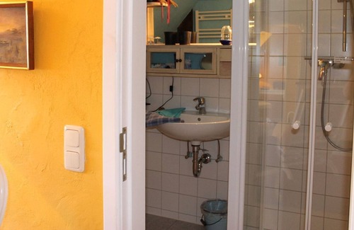 Damgarten Apartment | Beautiful Apartment in Damgarten with Garden
