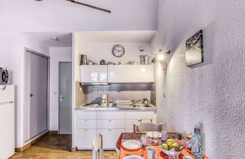 Les Lecques Apartment | Beautiful apartment for 4 people with WIFI, TV, terrace, pets allowed and parking