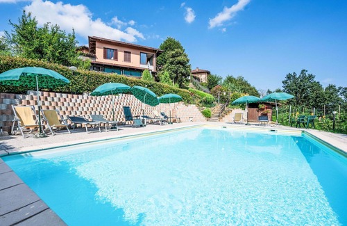 Cortazzone Villa | Beautiful apartment in villa for 4 guests with WIFI, pool, TV, patio and pets allowed