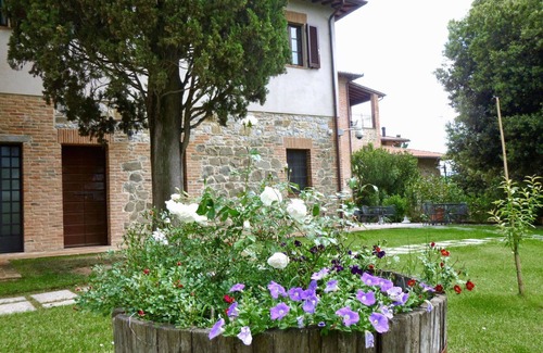 Popoltaio-Schiacciato Villa | Beautiful apartment in villa for 8 guests with WIFI, A/C, pool, TV, patio and parking
