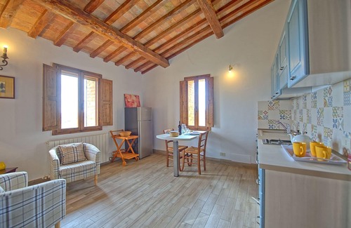 Monteroni d'Arbia Apartment | Beautiful apartment for 2 people with pool, WIFI and panoramic view, close to Siena