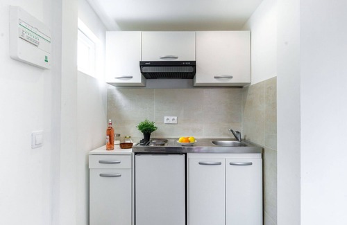 Cros-de-Cagnes Apartment | Beautiful apartment for 2 people with pool, WIFI, TV, patio and parking