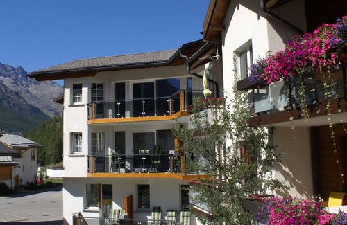 Saas Almagell Apartment | Beautiful apartment for 3 people with hot tub, WIFI, TV and balcony