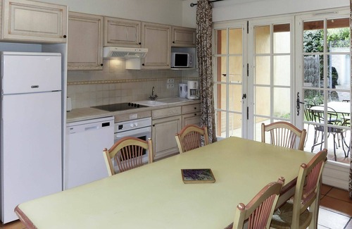 Tourrettes House | Beautiful apartment in villa for 6 guests with A/C, pool, WIFI, TV, patio and pets allowed
