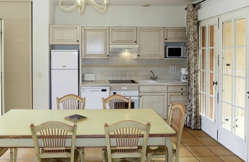 Tourrettes House | Beautiful apartment in villa for 6 guests with A/C, pool, WIFI, TV, patio and pets allowed