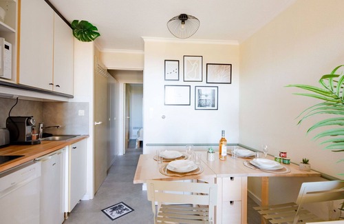 Le Dramont Apartment | Beautiful apartment for 4 guests with pool, WIFI, A/C, TV, patio, pets allowed and parking