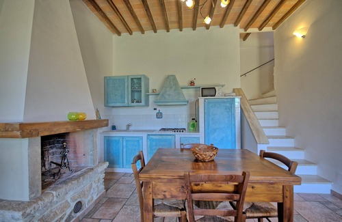 Simignano Apartment | Beautiful apartment for 3 people with WIFI, pool, TV, pets allowed and parking