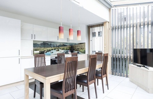 Runhof Apartment | Beautiful apartment for 8 guests with WIFI, A/C, TV, terrace, pets allowed and parking