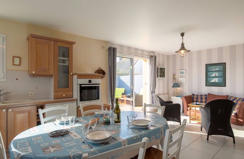 Kerlouan House | Beautiful apartment in villa for 5 people with TV, terrace and parking