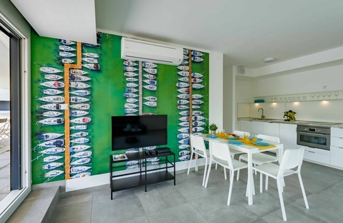 Balatonszemes Apartment | Beautiful apartment for 6 people with A/C, pool, WIFI, TV, terrace and pets allowed