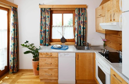 Schlierbach House | Beautiful apartment in villa for 6 people with WIFI, pool, TV, terrace, pets allowed and parking
