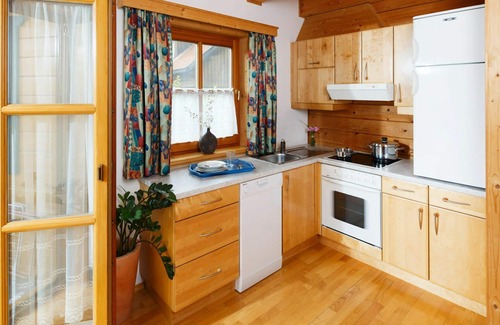 Schlierbach House | Beautiful apartment in villa for 6 people with WIFI, pool, TV, terrace, pets allowed and parking
