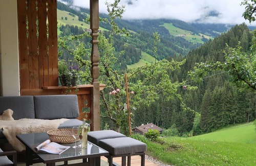 Wildschoenau Villa | Beautiful apartment in villa for 5 guests with WIFI, TV, terrace and parking