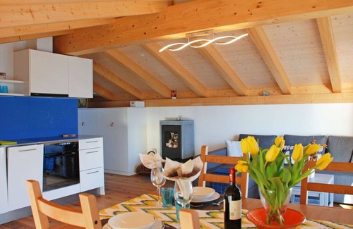 Porto Ronco Apartment | Beautiful apartment for 4 people with WIFI, TV, balcony, pets allowed and panoramic view