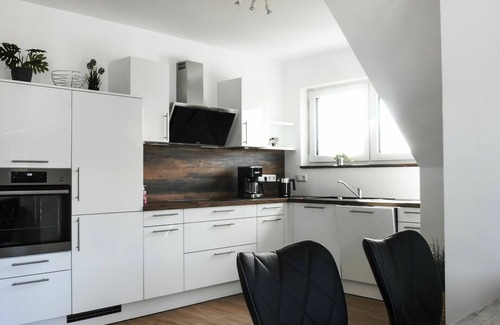 Helden Apartment | Beautiful apartment for 4 people with WIFI, TV, balcony, pets allowed and parking