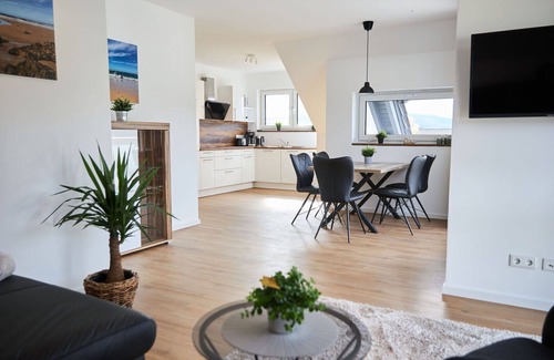 Helden Apartment | Beautiful apartment for 4 people with WIFI, TV, balcony, pets allowed and parking