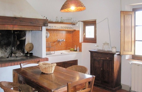 Pian di Sco House | Beautiful apartment in villa for 4 people with pool, WIFI, TV, terrace and parking