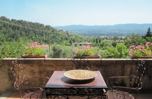 Pian di Sco House | Beautiful apartment in villa for 4 people with pool, WIFI, TV, terrace and parking