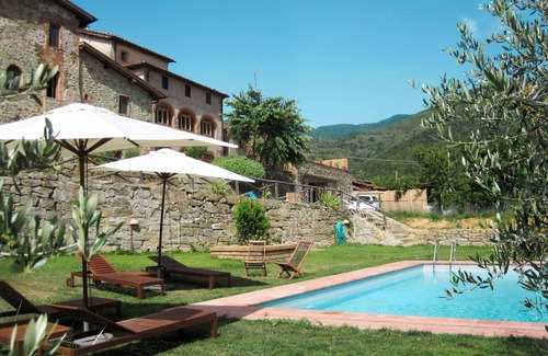 Pian di Sco House | Beautiful apartment in villa for 4 people with WIFI, pool, TV, terrace and parking