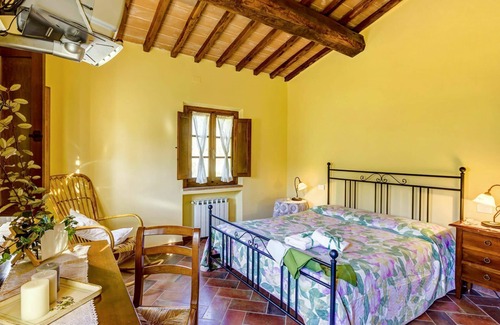 Gambassi Terme Villa | Beautiful apartment in villa for 4 people with WIFI, pool, TV, patio, pets allowed and parking