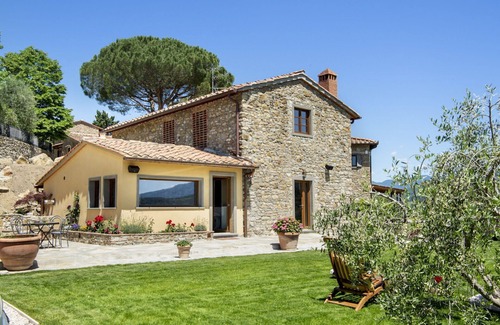 Pontassieve House | Beautiful apartment in villa with A/C, pool, WIFI, TV, patio, panoramic view and parking