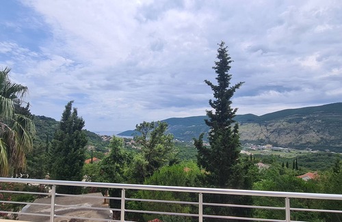 Ratisevina Apartment | Beautiful Apartments at Rural Mountain Villa 2km From the sea