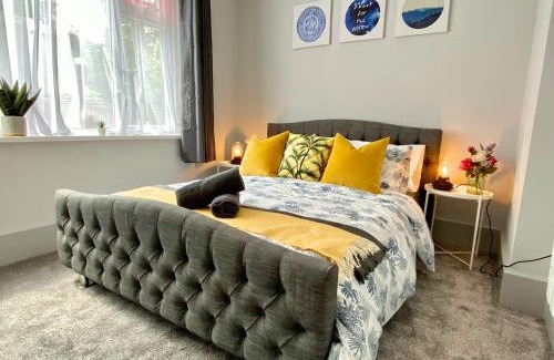 Westbourne Apartment | Beautiful Apartment - 5 Minute Walk to the Best Beach! - Great Location - Parking - Fast WiFi - Smart TV - Newly decorated - sleeps up to 4! Close to Bournemouth & Poole Town Centre