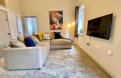 Westbourne Apartment | Beautiful Apartment - 5 Minute Walk to the Best Beach! - Great Location - Parking - Fast WiFi - Smart TV - Newly decorated - sleeps up to 4! Close to Bournemouth & Poole Town Centre