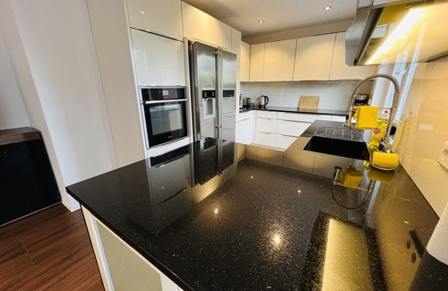 Guetersloh Apartment | Beautiful Apartment 6 Beds 3 Rooms Parking