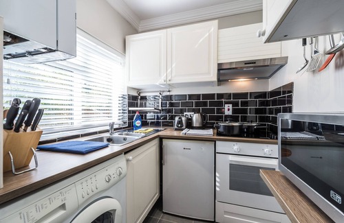 Brondesbury Park Apartment | Beautiful apartment ac up to six,12 min by tube from Oxford street,AC