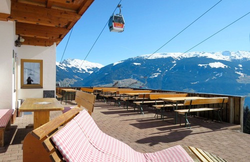 Emberg Apartment | Beautiful apartment for 4 guests with WIFI, TV, terrace and parking