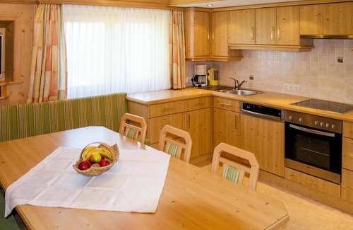 Kappl Villa | Beautiful apartment in villa for 17 people with WIFI, TV, terrace and parking