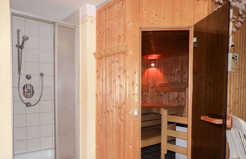 Spiss Apartment | Beautiful apartment for 4 people with WIFI, TV, patio and parking