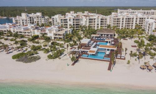 Playa Mujeres Apartment | Beautiful apartment by the beach!