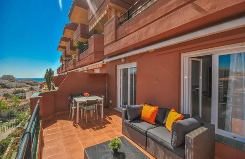 Torrequebrada House | Beautiful apartment 5min walk from the sea with communal pool
