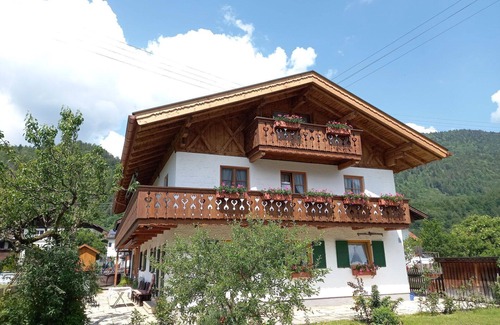 Farchant Apartment | Beautiful apartment for 2 people with WIFI, TV, terrace and parking