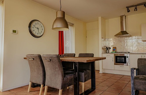 Municipality of Uitgeest Apartment | Beautiful apartment for 4 guests with WIFI, TV, terrace and pets allowed