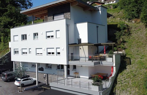 Laimach Apartment | Beautiful apartment for 18 guests with WIFI, TV, terrace, pets allowed and parking