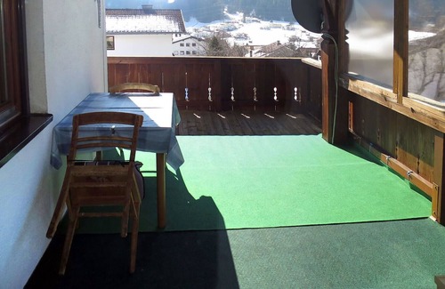 Pettneu am Arlberg Apartment | Beautiful apartment for 6 people with WIFI, TV, balcony and parking