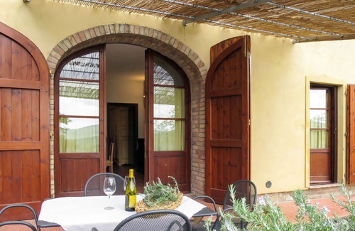 Pomarance Apartment | Beautiful apartment for 4 guests with WIFI, pool, TV, patio, pets allowed and parking