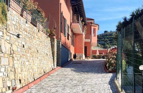 Imperia Apartment | Beautiful apartment for 5 people with WIFI, TV, patio and parking