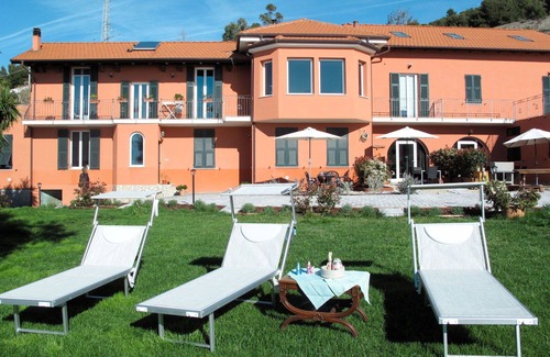 Imperia Apartment | Beautiful apartment for 5 people with WIFI, TV, patio and parking