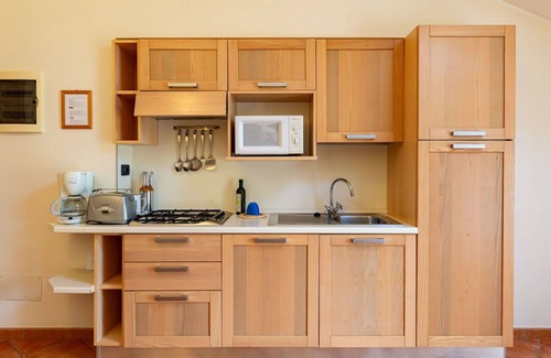 Garda Apartment | Beautiful apartment for 4 people with A/C, pool, WIFI, TV, patio, panoramic view and parking