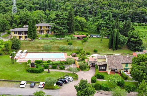 Garda Apartment | Beautiful apartment for 4 people with A/C, pool, WIFI, TV, patio, panoramic view and parking