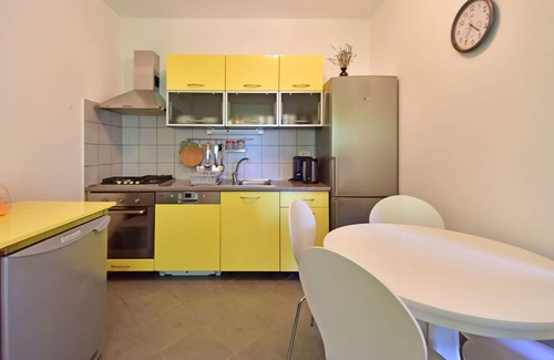Sibinj Krmpotski Apartment | Beautiful apartment for 5 guests with WIFI, A/C, TV, terrace and parking