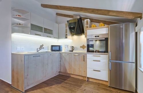Valica Apartment | Beautiful apartment for 6 people with A/C, private pool, WIFI, TV, terrace and parking