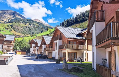 Rauris Apartment | Beautiful apartment for 4 people with WIFI, pool, TV, terrace, pets allowed and parking