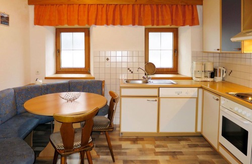 Stummerberg Apartment | Beautiful apartment for 12 people with WIFI, TV, terrace, pets allowed and parking