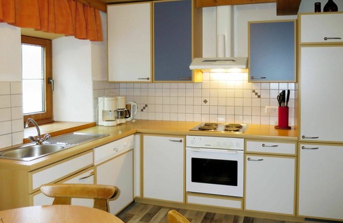 Stummerberg Apartment | Beautiful apartment for 12 people with WIFI, TV, terrace, pets allowed and parking
